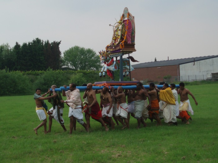 Wenige Tage vor dem Umzug am Sri Kamadchi Ampal Tempel Hamm-Uentrop 